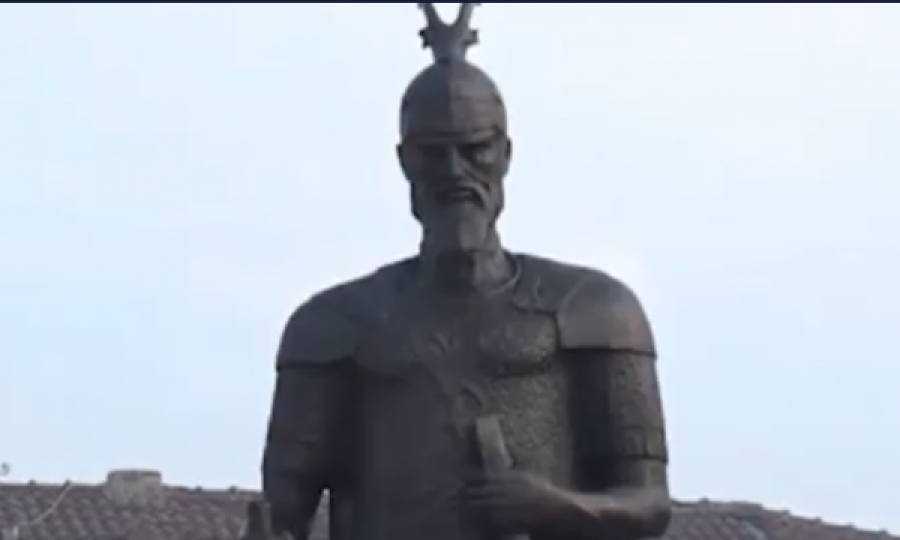 Haskuka për shtatoren e Skënderbeut në Prizren: Është versioni origjinal i tij, jo kopje