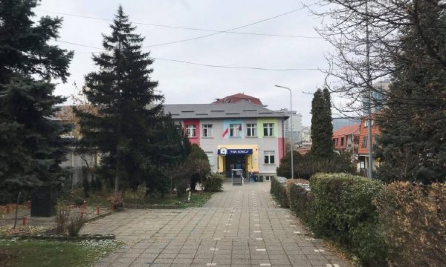 Në këtë shkollë të Prishtinës veprohet sipas vendimit të Qeverisë, nuk dëgjohet thirrja e SBASHK’ut