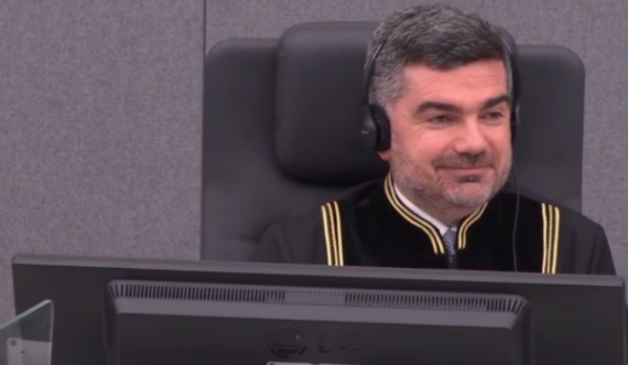 Moment qesharak në Speciale kur Gucatit i ngatërrohet mbiemri: Si e keni tamam?
