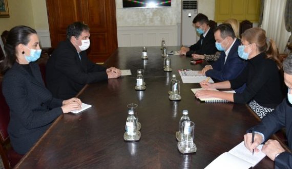 Daçiq e “gëlltit” njohjen e Kosovës nga Izraeli, as nuk ia çel këtë temë ambasadorit hebre