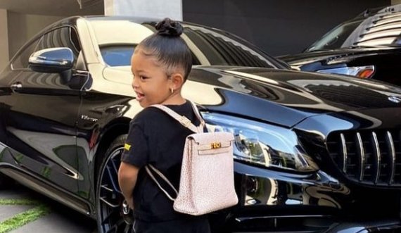 Vajza e Jenner në ditën e parë të shkollës me çantë 12 mijë dollarëshe