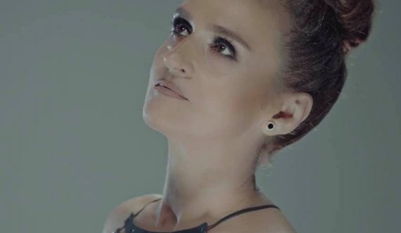 Lumnije Menxhiqi publikon këngën e re 'Ishe ti'