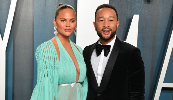 “Jemi në dhimbje”; Chrissy Teigen dhe John Legend humbin fëmijën!