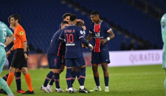 PSG shkatërron Angers