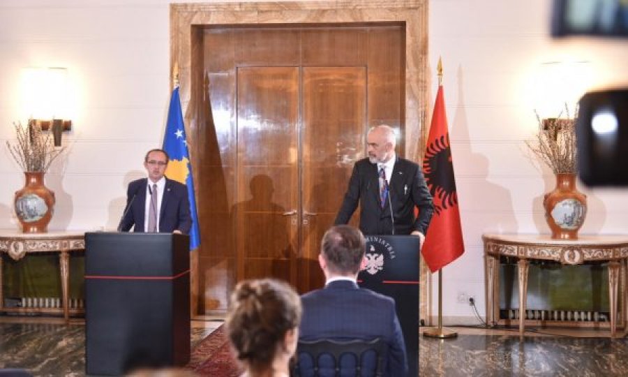 “O sa mirë me qenë shqiptar” – kështu e pret Edi Rama kryeministrin Hoti me kabinet