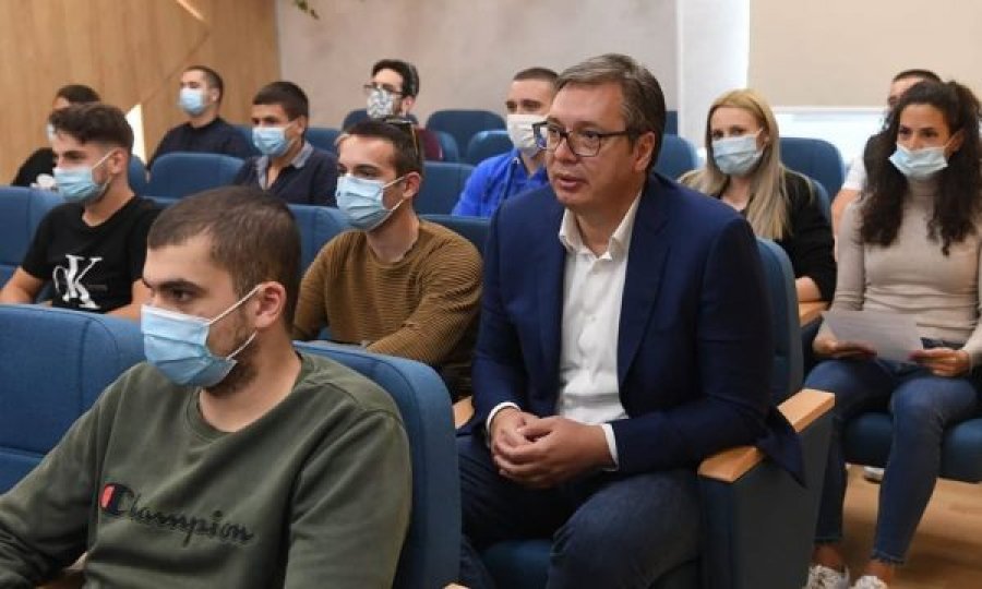 Vuçiq përsëri student, i rikthehet shkollës e ligjeratave