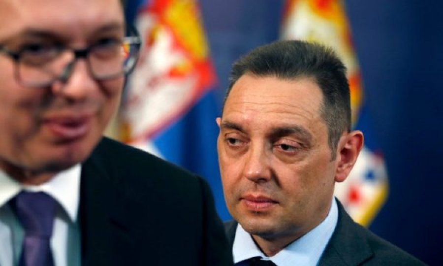 Ministria serbe e Mbrojtjes fyen shqiptarët, duke iu referuar si “shiptarima”