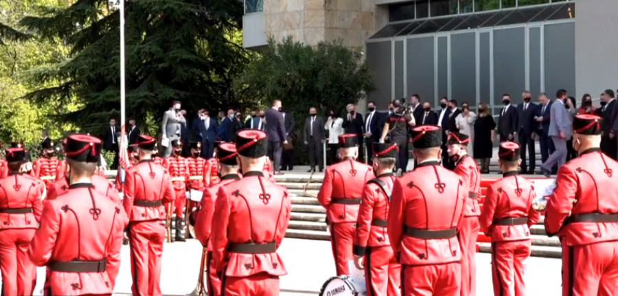 Pamje nga pritja e Qeverisë së Kosovës në Tiranë