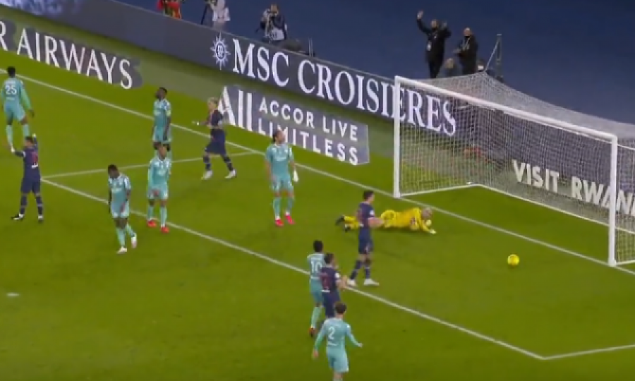 Edhe Neymar shënon një gol të bukur për PSG
