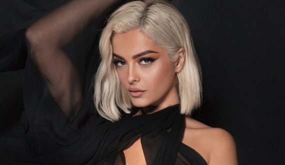 Bebe Rexha pozon e lagur nga banjo duket mjaftë provokuese