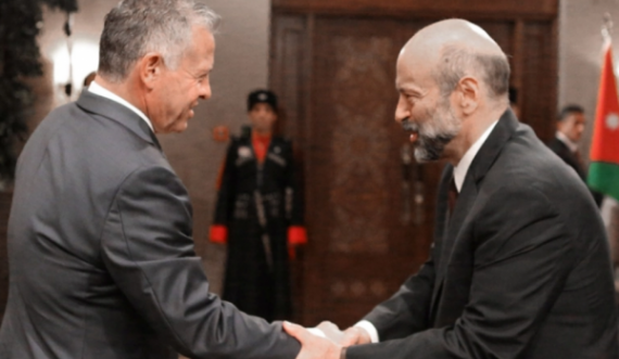 Mbreti i Jordanisë e pranon dorëheqjen e kryeministrit