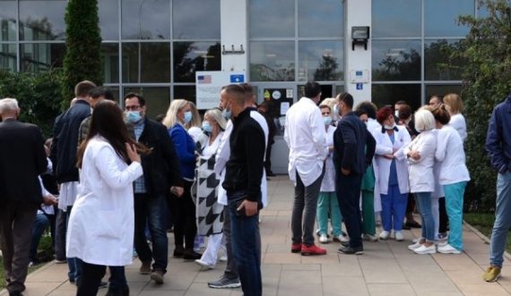 Premtimi 300 euro shtesë për “heronjtë” nuk u përmbush, protestojnë të martën