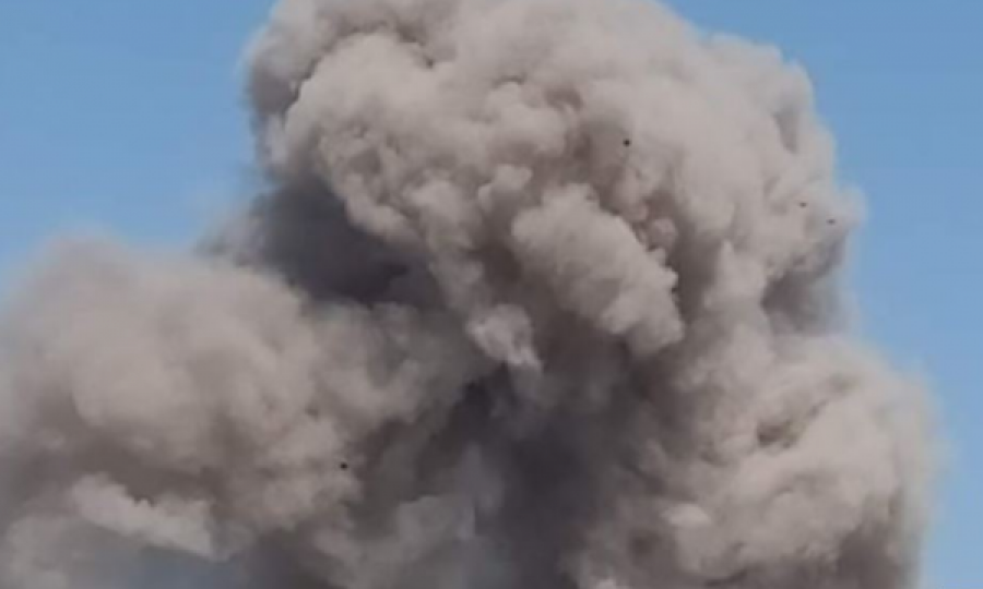Mbi dhjetë të vrarë e 30 të plagosur nga shpërthimi i një veture bombë në Afganistan