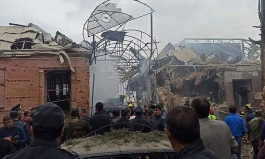 Vazhdojnë luftimet në Nagorno-Karabak, bombardohen qytetet e mëdha