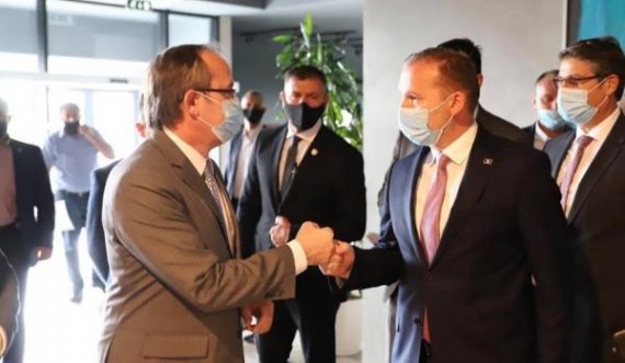 Kryeministri viziton Zemajn në Ministri, flasin në konferencë për media