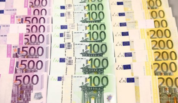 Paga deri në 1 mijë euro, këto janë profesionet më të paguara aktualisht në vend