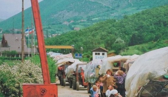 Protestë përmes ekspozitës: Në Gjakovë publikohen fotografitë e 112 fëmijëve të vrarë në luftë