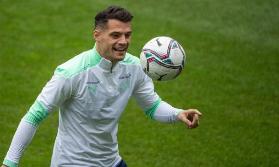 Xhaka: Gjejeni dikë që ju shikon siç e shikoj unë topin