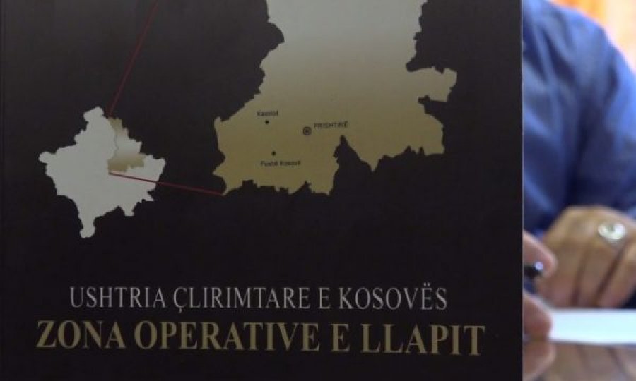 Flet autori i librit që po përdorët nga prokurorët në Hagë
