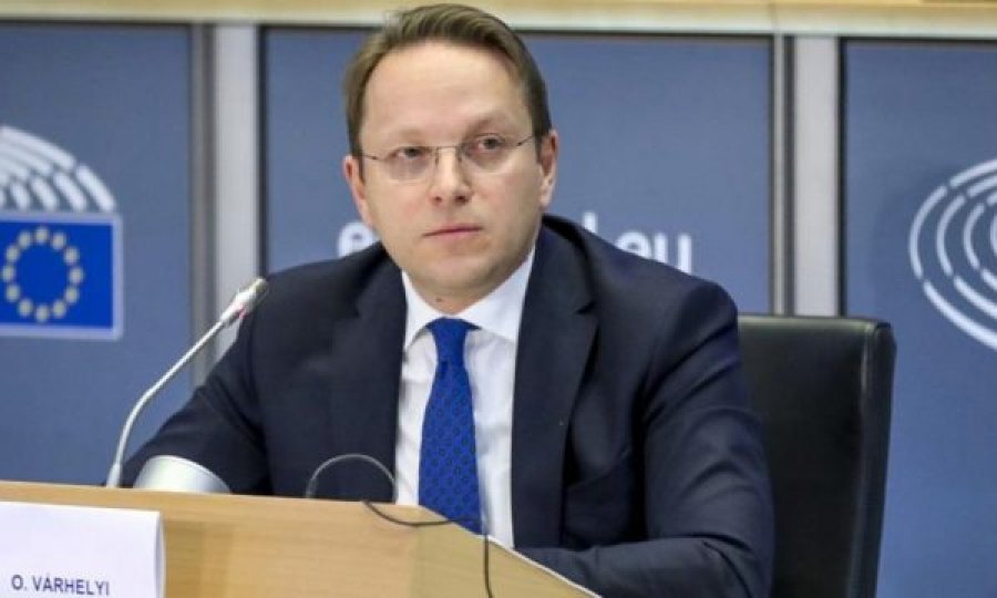 Varhelyi viziton Kosovën, prezanton planin ekonomik dhe atë të investimeve