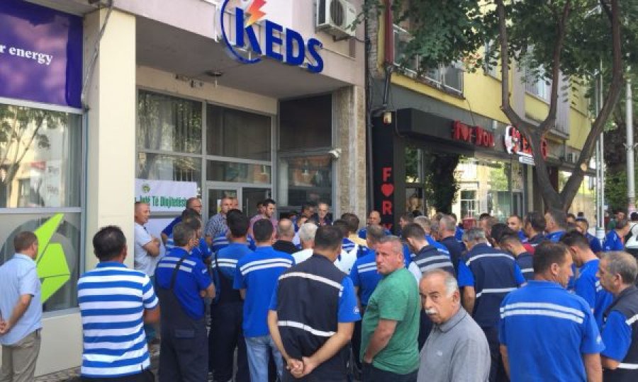 Fillon rikthimi i punëtorëve të KEDS-it në vendet e tyre të punës