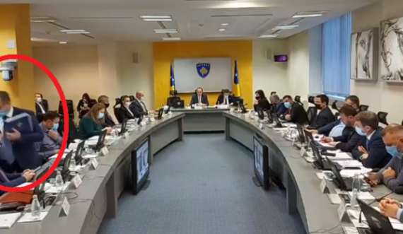 Përplaset me Hotin, ministri i Limajt lëshon mbledhjen e Qeverisë