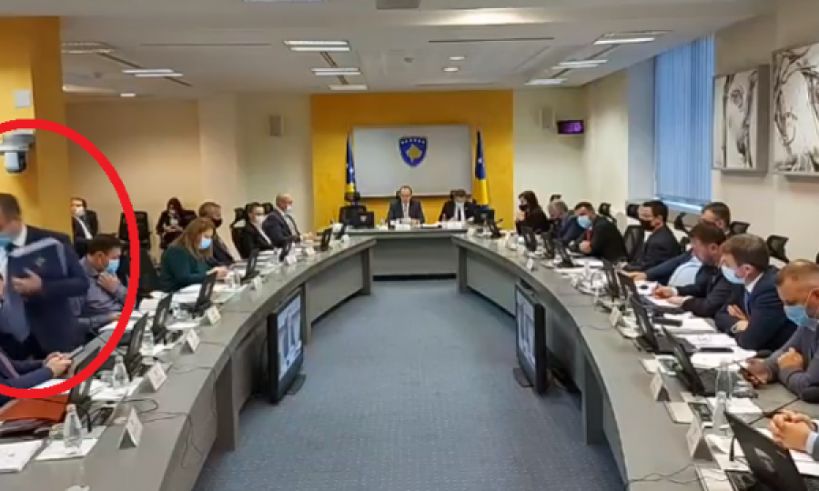 Përplaset me Hotin, ministri i Limajt lëshon mbledhjen e Qeverisë