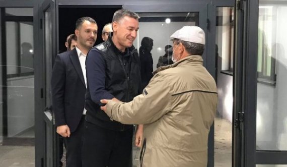 Veseli viziton Busavatën, kërkon nga Kastrati hapjen e shkollës