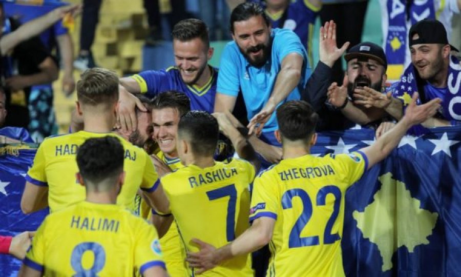 Kryeministri i Kosovës: “Jemi shumë afër Euro 2020, fat sonte djema!”