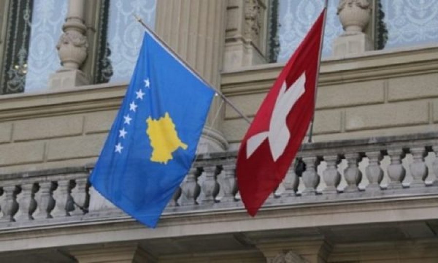Mërgimtarët në Zvicër fajësojnë qeverinë: Në Kosovë pa distancë e pa maska, kaos total