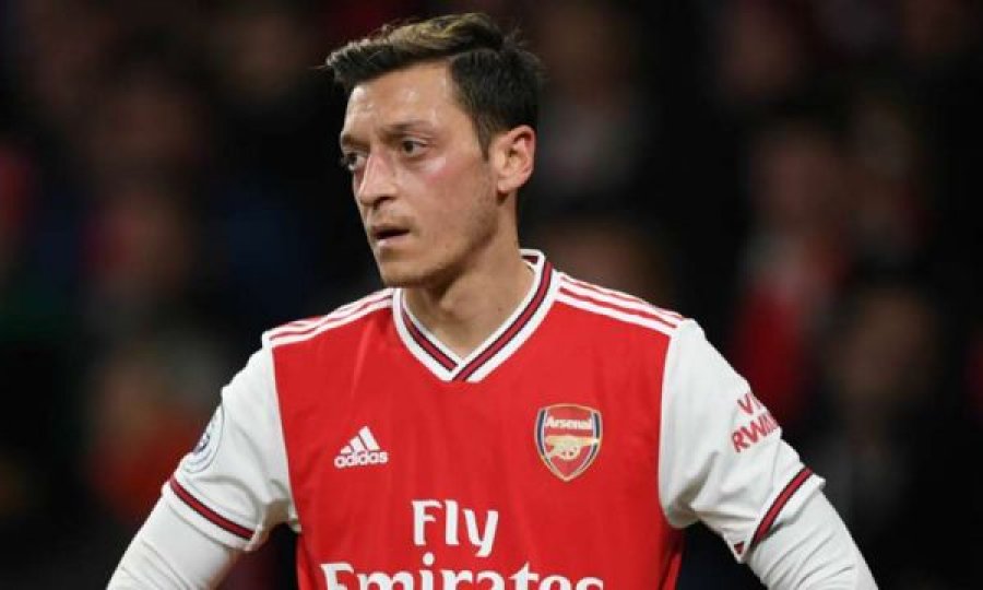 Ozil lihet jashtë listës së Arsenal për Ligën e Evropës