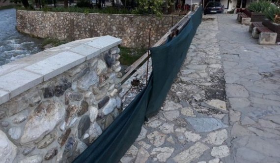 Qytetarët e Prizrenit ankohen për restaurimin e urës së Marashit