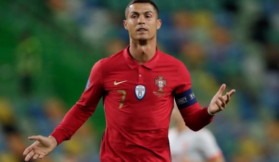 S’pranoi izolimin, CR7 injoroi Juven dhe fluturoi drejt Porugalisë 