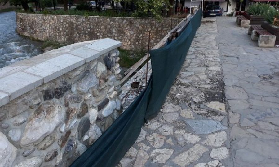 Qytetarët e Prizrenit ankohen për restaurimin e urës së Marashit