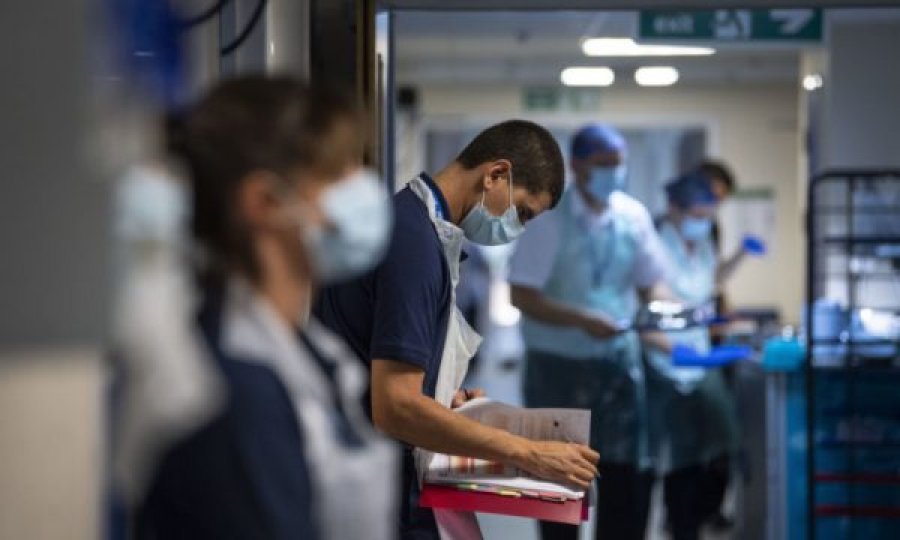 12 mijë shkencëtarë nënshkruajnë peticionin: Lëreni koronavirusin të përhapet