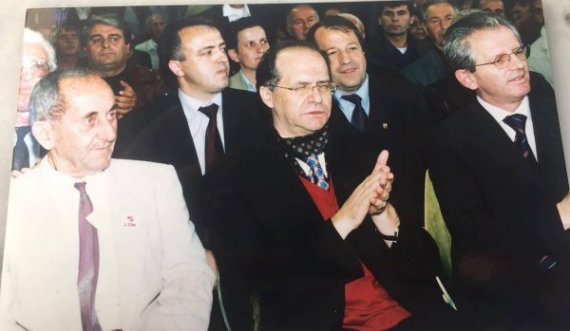 Skënder Hyseni publikon një foto me Rugovën: Më ngjalli kujtime të veçanta!