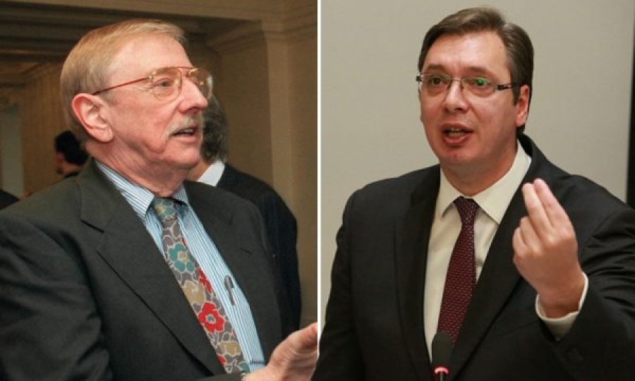 Përplasen në distancë për Reçakun, Vuçiq ia kthen Walkerit