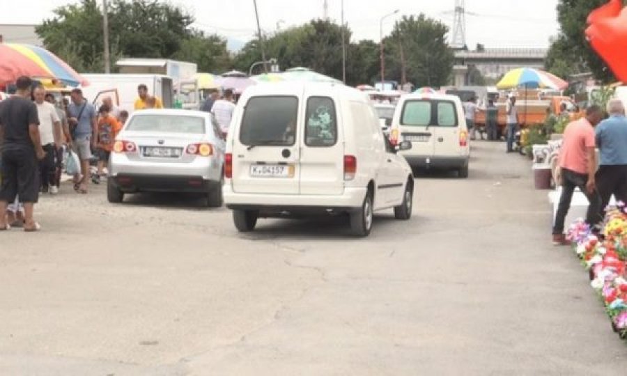 Policia mbyll tregun e veturave në Prishtinë