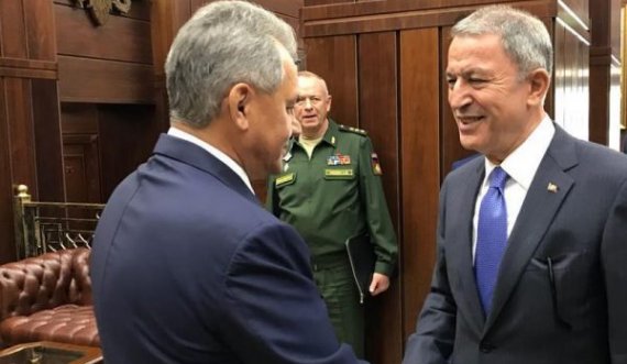 Konflikti i përgjakshëm Armeni-Azerbajxhan, mësohet çfarë diskutuan dy ministrat e Mbrojtjes