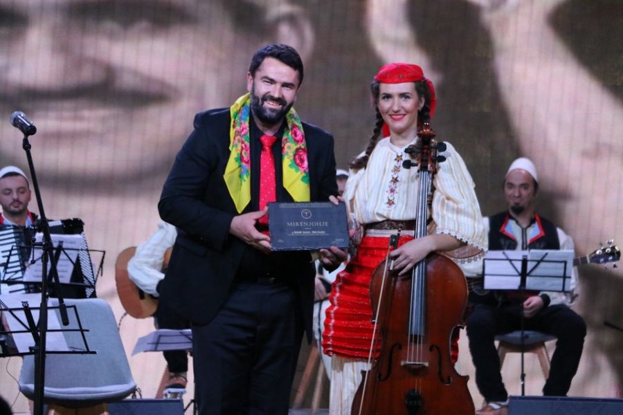 Ansambli Nacional me suksesin e radhës: Premiera e parë dedikuar grupit 'Trio Zajazi' dhe solistit Rexhep Zajazi