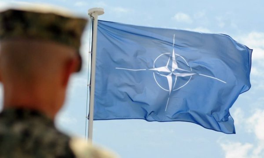 Veterani i ushtrisë amerikane e shton flamurin e Kosovës tek lista e NATO-s: Kështu do të jetë