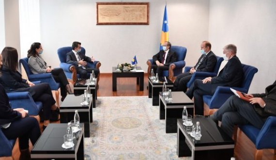 Hoti takohet me përfaqësuesit e Këshillit të Investitorëve Evropianë në Kosovë