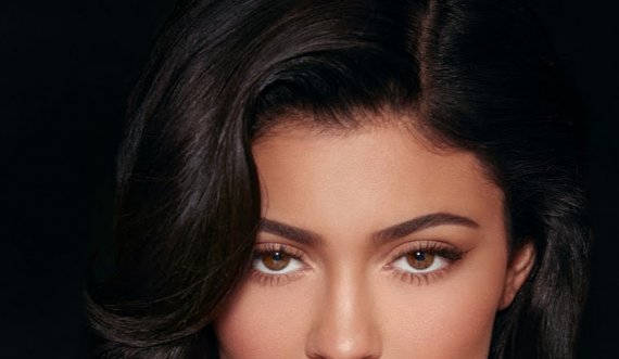 Goca nëse po pyesnit për sekretin e bukurisë së Kylie Jenner ja ku e keni!