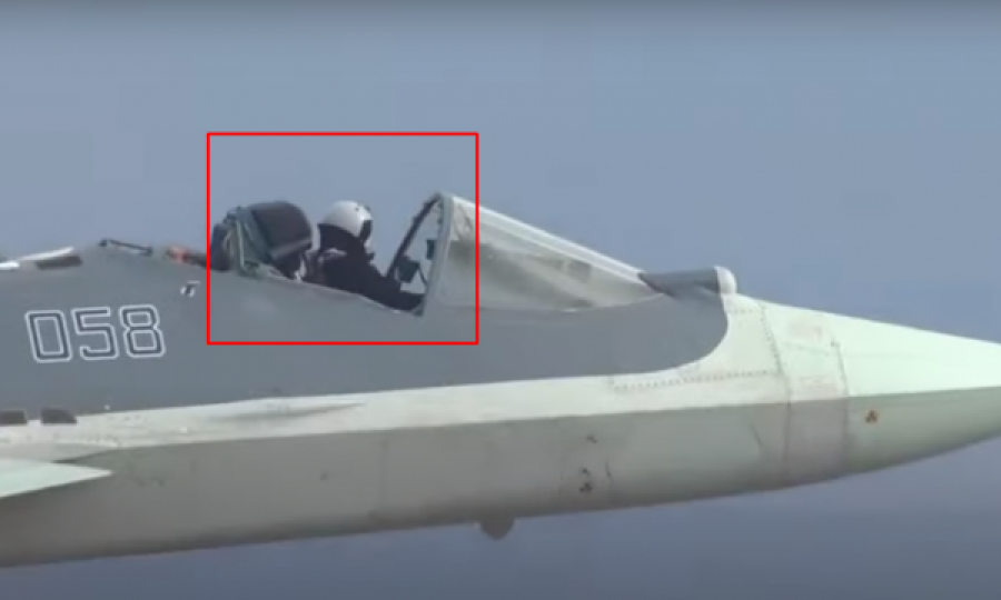 Guxim apo çmenduri: Piloti rus drejton aeroplanin luftarak “kabriolet”