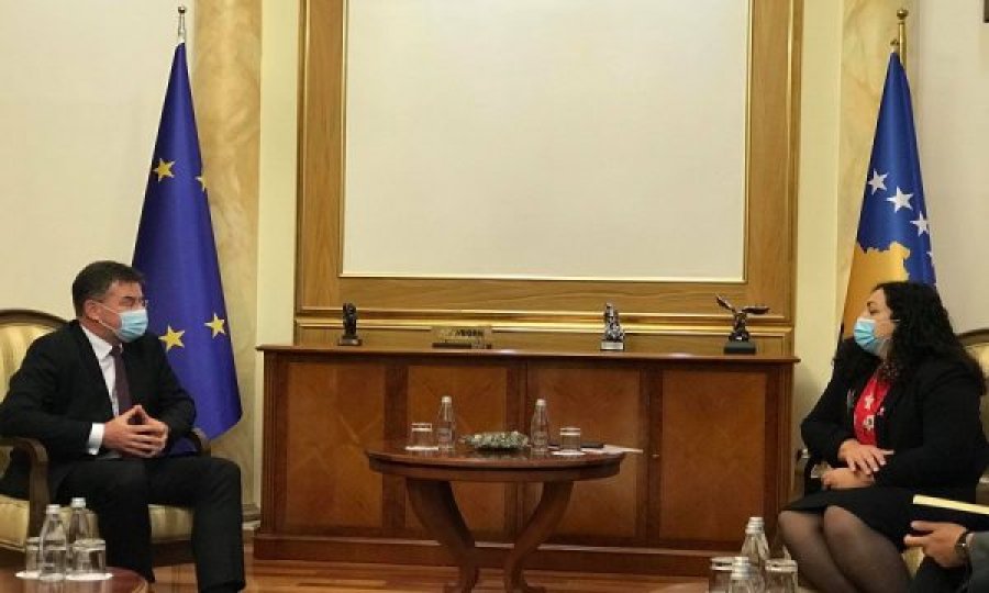 Vjosa Osmani pret në takim të dërguarin e BE’së Miroslav Lajçak