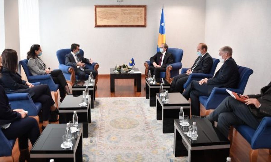 Hoti takohet me përfaqësuesit e Këshillit të Investitorëve Evropianë në Kosovë