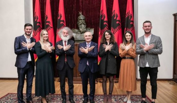  Presidenti i Shqipërisë kujton 30 vjetorin e themelimit të Shtëpisë Botuese “Buzuku” 