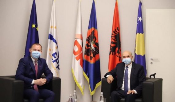 Mustafa takohet me Zemajn, flasin për situatën me pandeminë