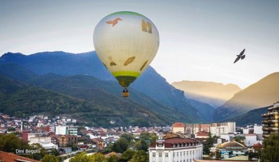 Kryeministri Hoti: Një arsye më shumë për të vizituar Pejën