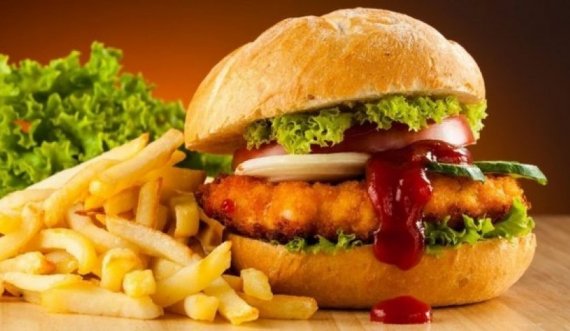 Rreziqet shëndetësore që duhet t’i dini që shkaktohen nga “fast food